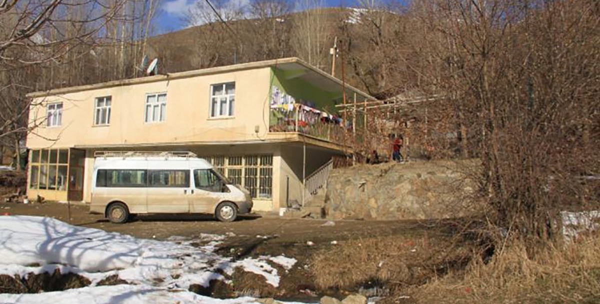 Bitlis’in Kolludere köyünde bir aile kendi elektriklerini üretiyor