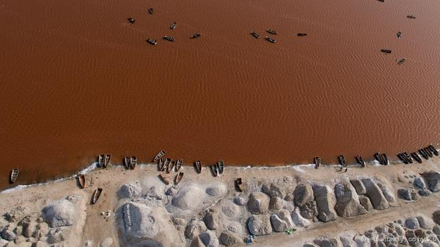 Lake Retba, Senegal (Credit: Jeff Attaway, CC by 2.0)