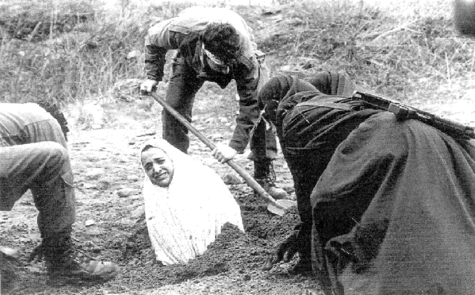 1986 yılında yalan iftiralar ve şahitlikler ile İran'da recmedilen Soraya. (Soraya'nın hayatını, The Stoning of Soraya "Soraya'yı Taşlamak" filmini izleyerek öğrenebilirsiniz)