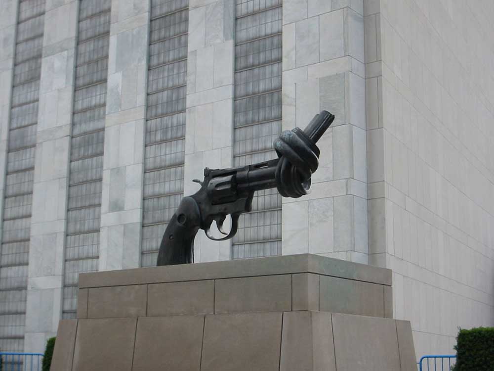 Birleşmiş Milletler'in silahsızlandırmayı temsil eden heykeli