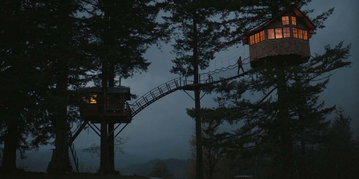 Dünyanın en havalı ağaç evini kurdu