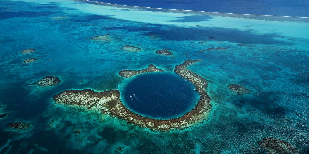 Belize’nin “Büyük Mavi Deliği”, kıyı petrol sondajı tehdidi altında