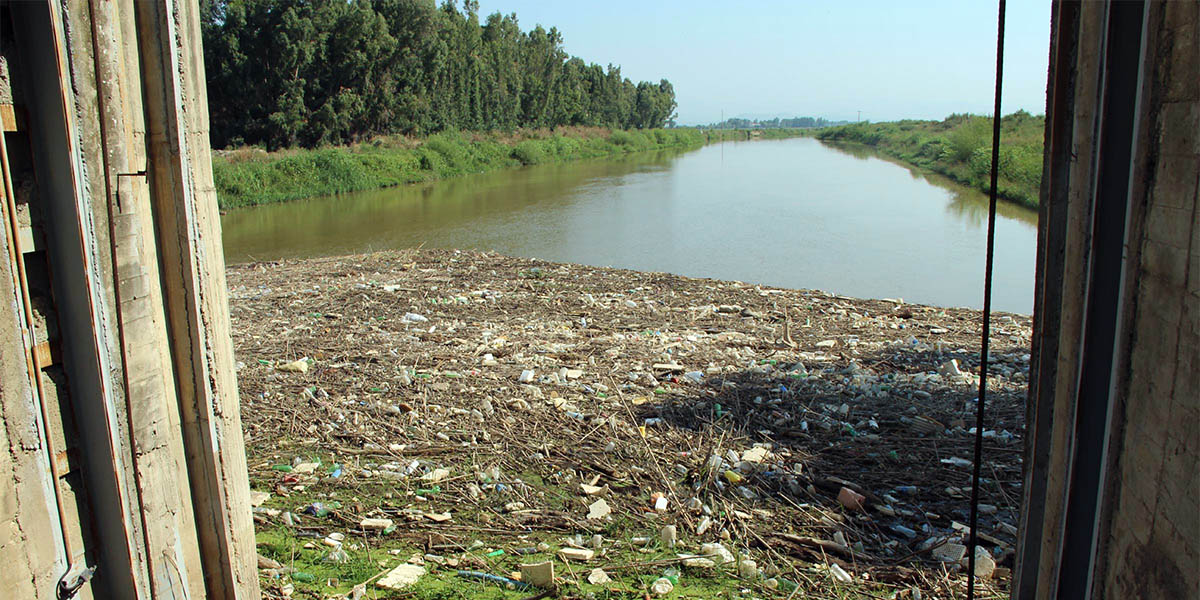 Su götürmez gerçekler: Binlerce ton çöp Ege Denizi’ne döküldü