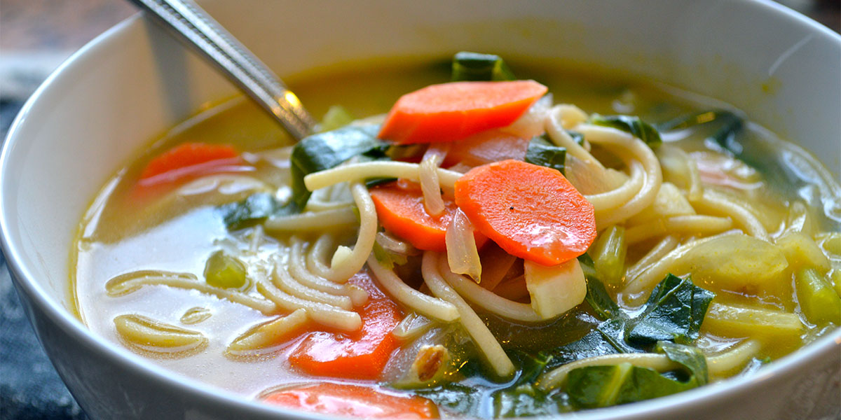 Besleyici kış lezzeti: Vegan sebze çorbası