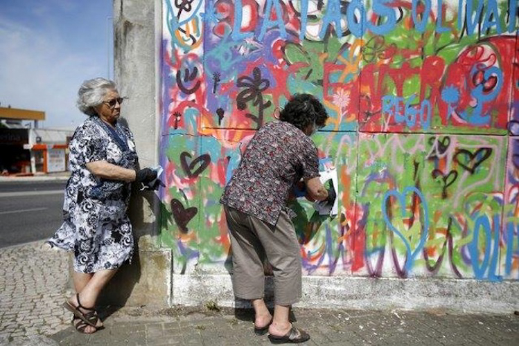 Grafitici babaanne ceteleri portekiz sokaklarinda 8