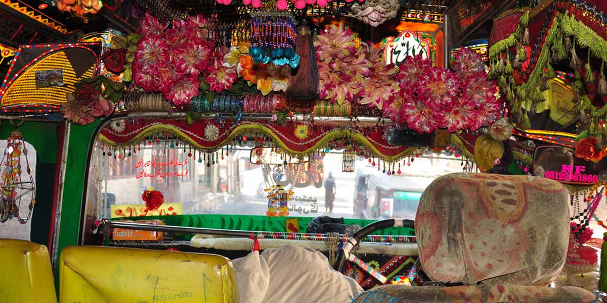 Pakistan’ın süslü kamyonları: Şıngırdayan sanat
