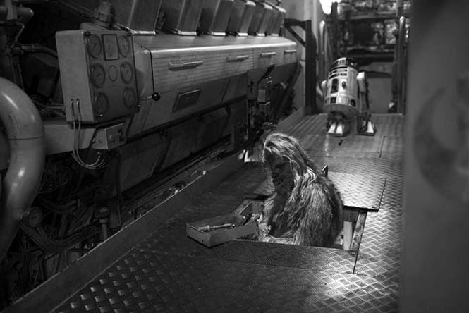 Mann'ın fotoğraf albümünden bir sahne Chewbacca ve R2D2.