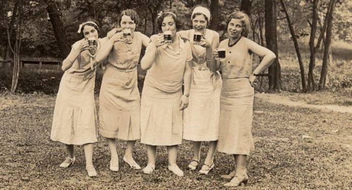 1.-beer-women-brewed-beer-696x376.jpg