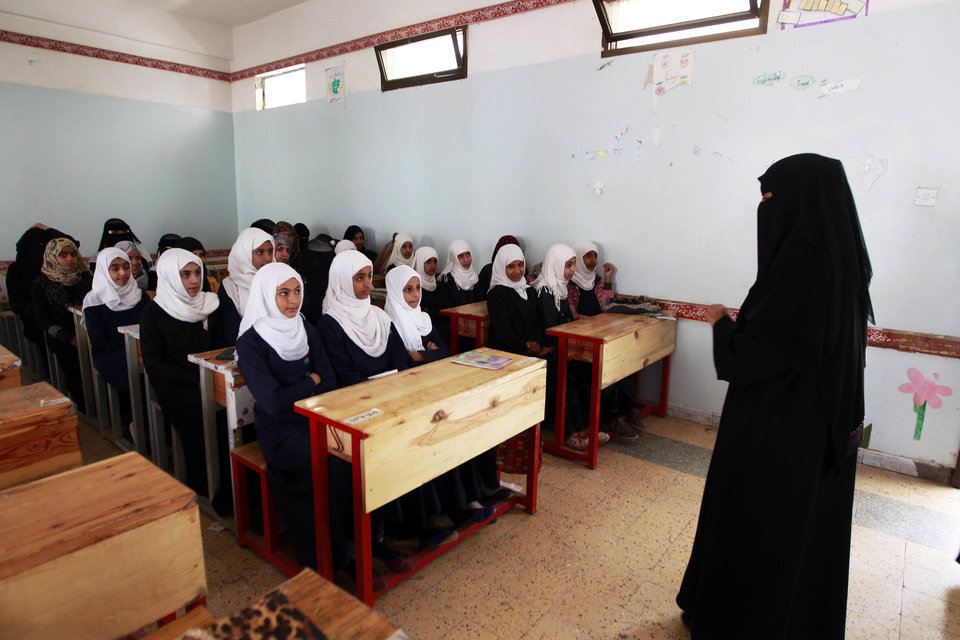 Yemeni adolescent girls listen to their teacher on their fist day of school at a public institution in the Yemeni capital Sanaa on November 1, 2015. AFP PHOTO / MOHAMMED HUWAIS (Photo credit should read MOHAMMED HUWAIS/AFP/Getty Images)