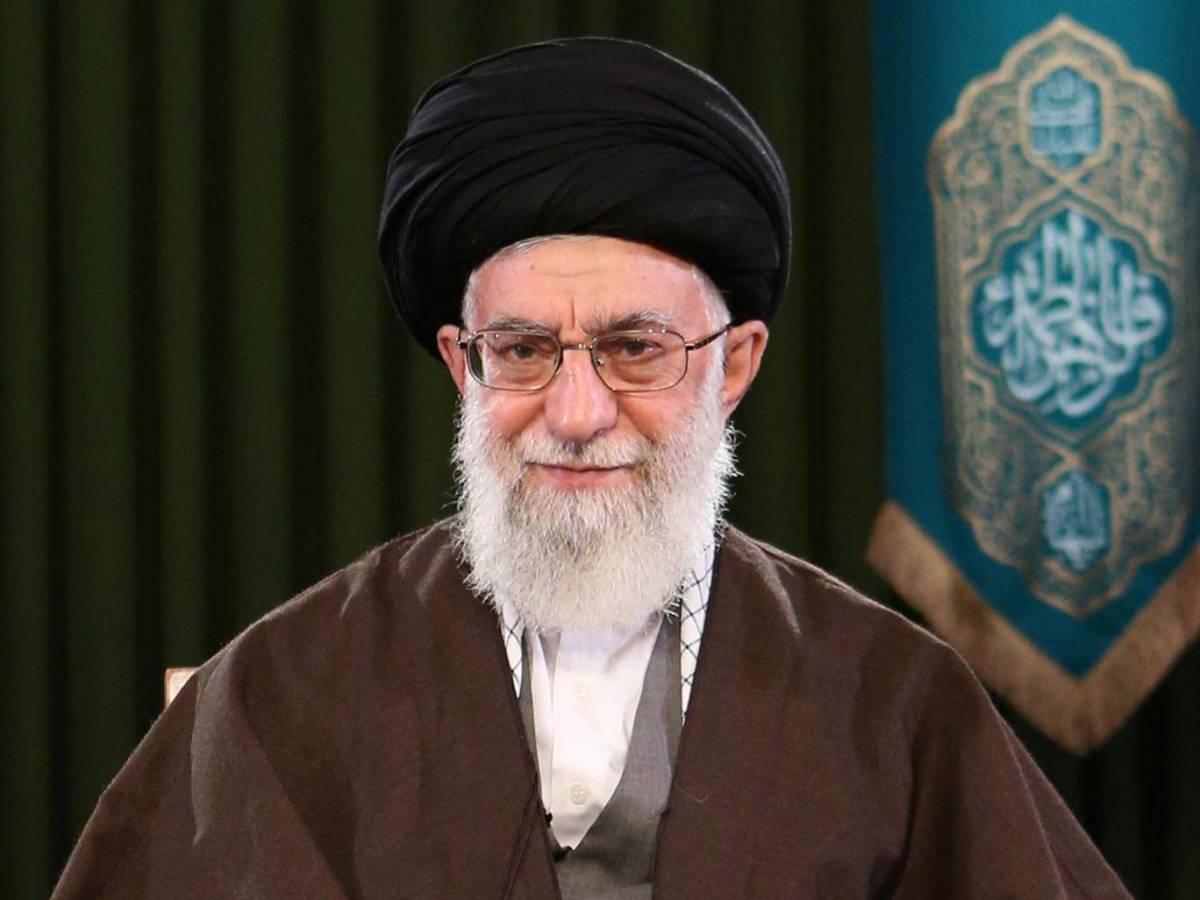 İran’ın dini lideri, cinsiyet eşitliğinin, kadınların toplumdaki rolünü köreltmeyi amaçlayan ‘siyonist bir oyun’ olduğunu söyledi