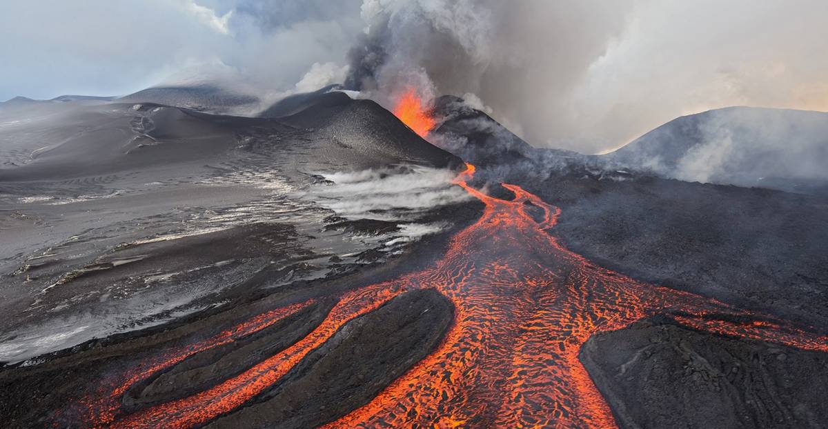 Uzaydan fotoğraflanan volkanik dağ korku saçıyor